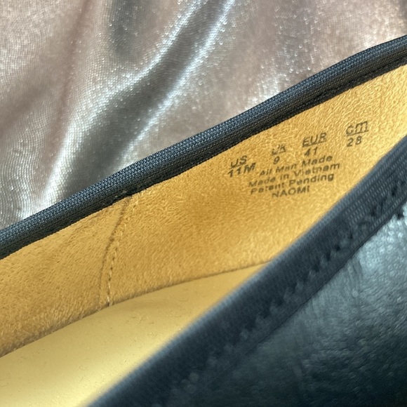 SIZE 11 stacked heel black leather pumps. Naturalizer. Excellent condition box 7 - Picture 6 of 6